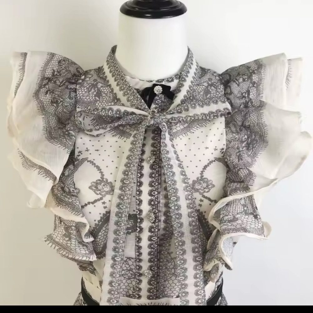 Elegant Black and White Lace Blouse and Shorts - Picture 4 of 7